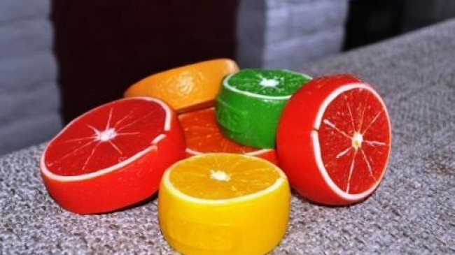 În Moldova ar putea fi interzise uleiurile, gelurile de duş şi săpunurile cu arome de fructe