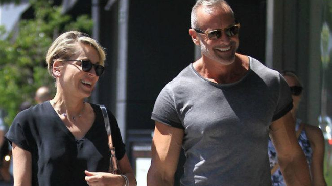 58-летнюю Шэрон Стоун подозревают в новом романе