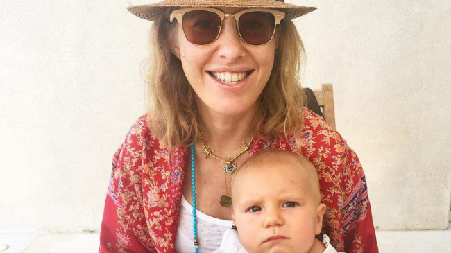 Фото беременной Ксении Собчак с ребенком на руках покорило Интернет