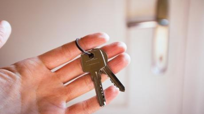 Cererea pentru închirierea locuinţelor creşte. Ce trebuie să ştii pentru a nu cădea în plasa escrocilor
