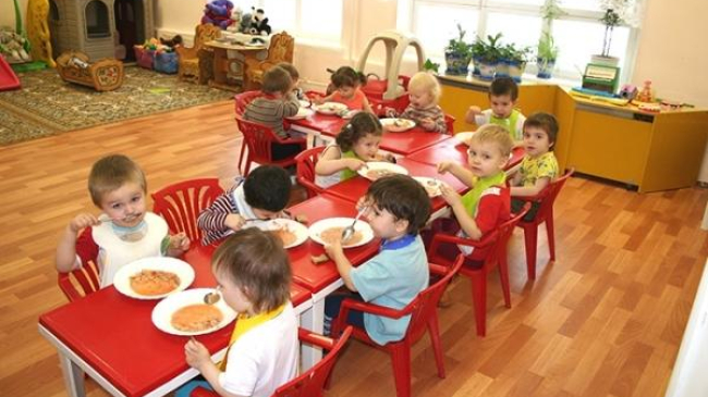 Noul meniu pentru preşcolari şi elevi a fost aprobat de Ministerul Sănătăţii. Ce conține