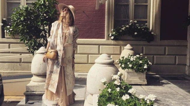 Беременная Ксения Собчак рассказала о косметике, которую всегда берет в отпуск