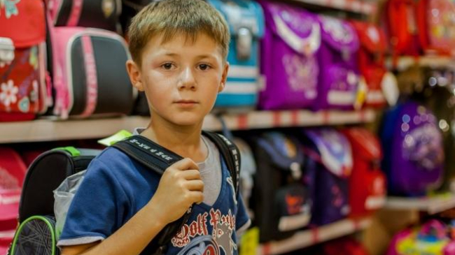 O trecere în revistă a prețurilor la rucsacuri și rechizite școlare