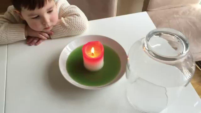 Un tată inventează metode noi și distractive de învățare a copiilor și cucerește internetul