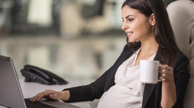 Употребление кофеина во время беременности уменьшает вес ребенка