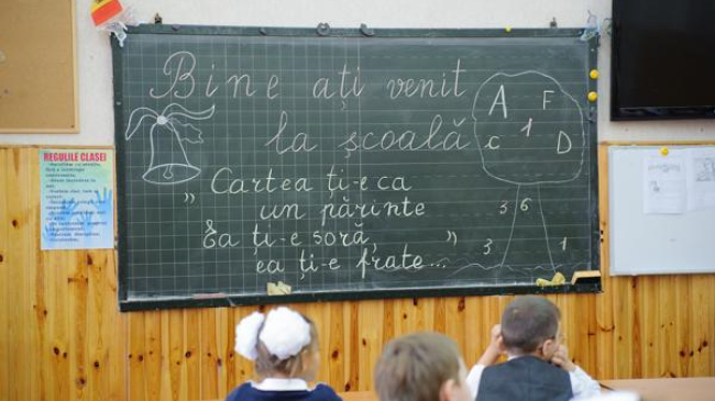 A răsunat primul clopoţel în şcolile din ţară