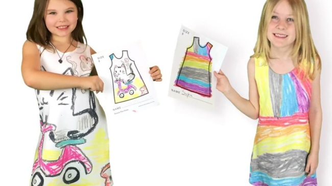 Мама шьет платья по рисункам детей