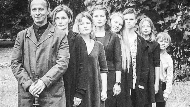 Многодетный отец Иван Охлобыстин поделился фотографией своей большой семьи