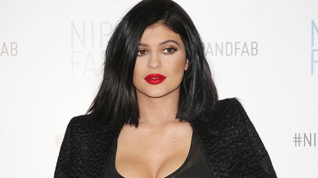 Se transforma in copia fidela a lui Kim Kardashian? Kylie Jenner si-a schimbat look-ul. Cum arata acum tanara de 19 ani
