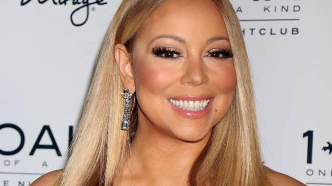 A slabit si s-a pozat in baie. Mariah Carey si-a incins fanii pozand goala