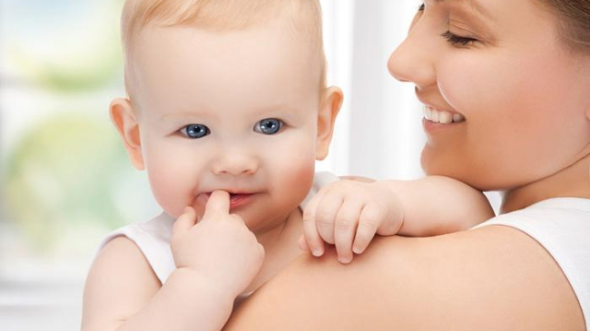 Ce nu trebuie să spunem mămicilor care alăptează!