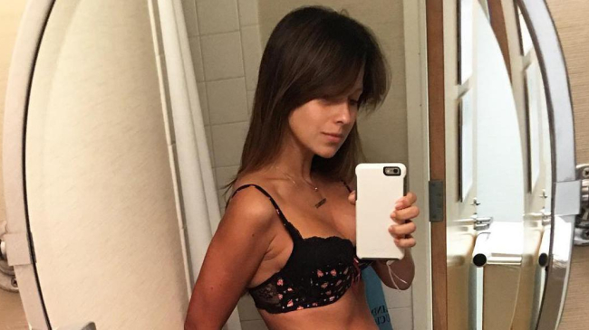 Хилария Болдуин показала фигуру через день (!) после родов