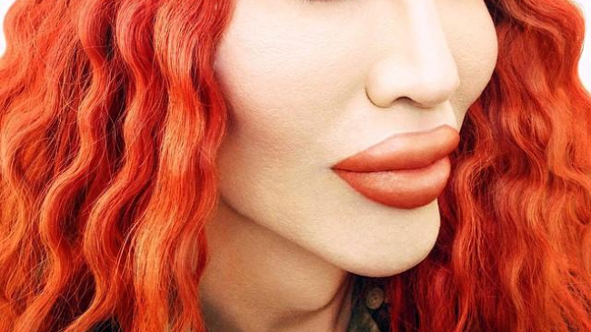 Британский певец едва не погиб после трехсот пластических операций