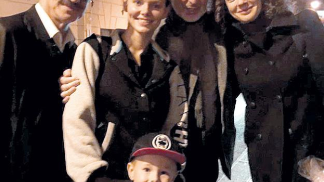 Елизавета Боярская перестала скрывать сына