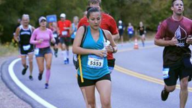 Мама бежала полумарафон и сцеживала молоко одновременно