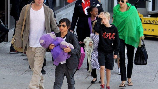 Анджелина Джоли с детьми сбежала от Брэда Питта в Малибу