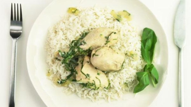 Pui în vin alb în stil thailandez