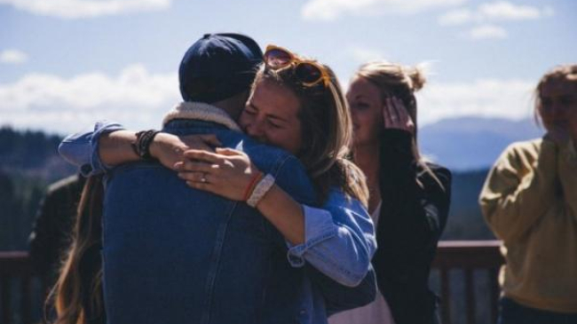 Cea mai frumoasa cerere in casatorie. Gestul unui barbat pentru iubita sa face furori pe Facebook