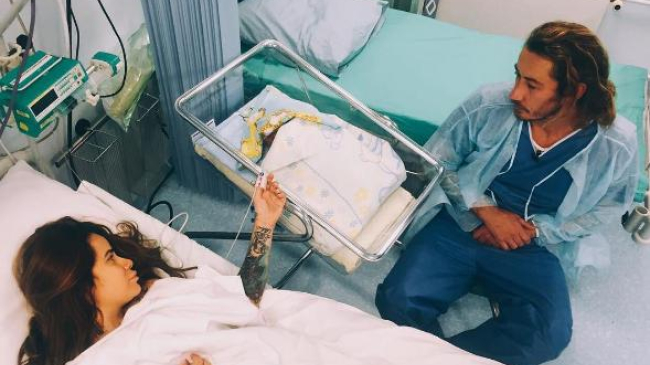 Айза Анохина родила в прямом эфире