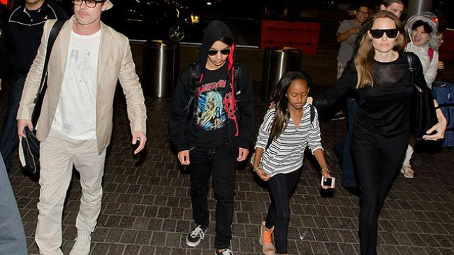 Няня Анджелины Джоли просит ее не отнимать у детей отца