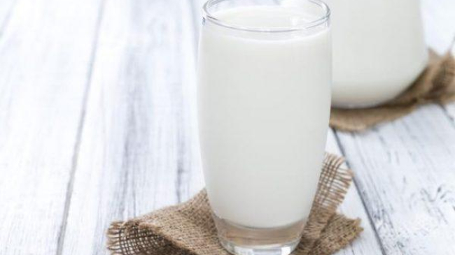 De ce NU trebuie să consumi lapte degresat? Avertismentul nutriţioniştilor