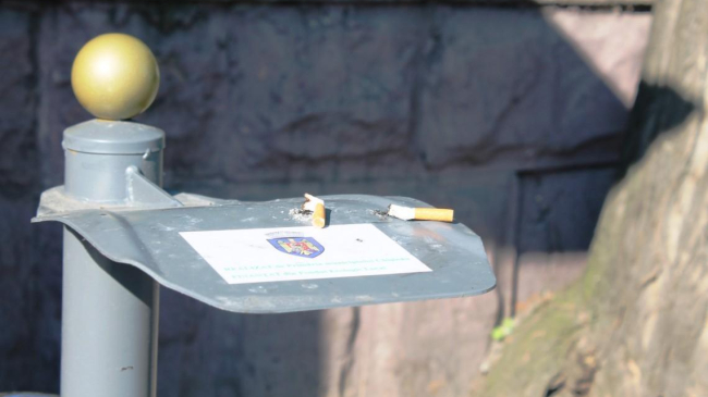 „Moldova iese din fum”: Ministerul Sănătății a lansat o campanie socială împotriva fumatului în public