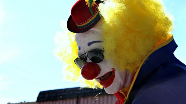 Женщина испугалась клоуна и родила раньше срока