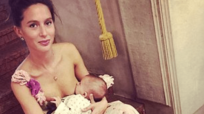 Шикарная мамочка: жена миллионера покормила дочь грудью на роскошной свадьбе