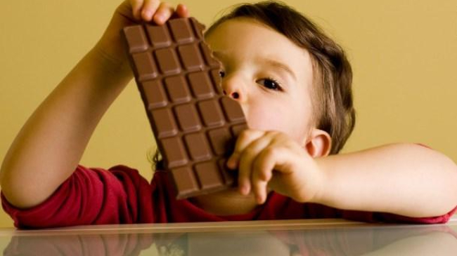 Детей запретили снимать в рекламе нерекомендуемых продуктов питания