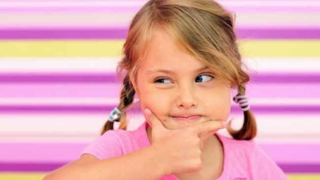 5 cauze de ce minte copilul