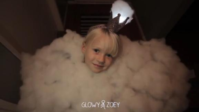 Американец нарядил дочь грозовым облаком на Хеллоуин