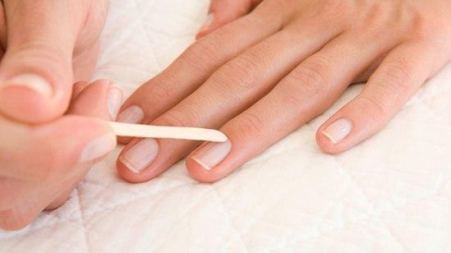 Cum îngrijim unghiile după aplicarea ojei semipermanente?