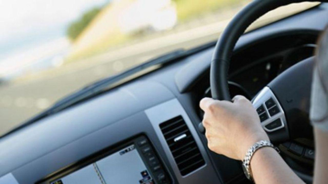 Минюст предложил штрафовать халатных родителей и владельцев машин с правым рулем