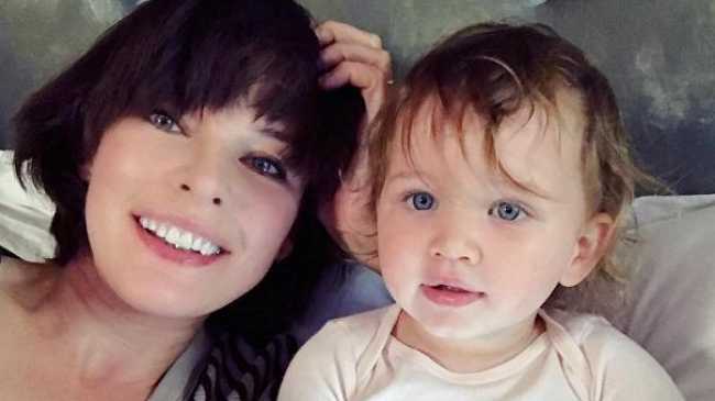 Подросшая дочь Миллы Йовович похожа на маму