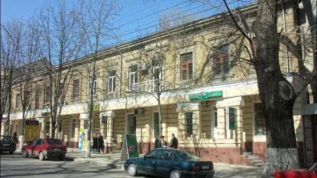 По улице Бэнулеску-Бодони перекрыто движение транспорта