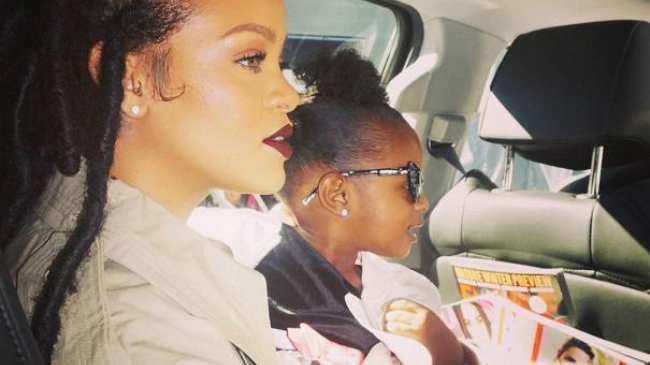 Снимок Рианны с племянницей вызвал шквал обсуждений