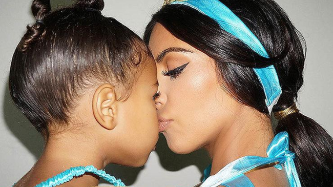 В Сеть попали новые фото сына и дочки Ким Кардашьян в сказочных образах