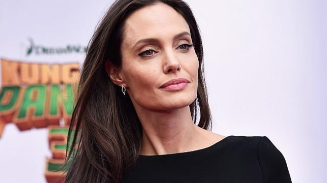 После развода Анджелина Джоли хочет прекратить отношения с мужчинами