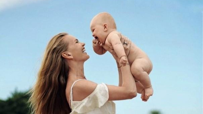 Елена Кулецкая рассказала, как вводила прикорм для шестимесячной дочки