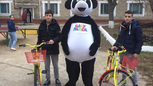 Cadouri de la „Colibri” pentru o casă de copii