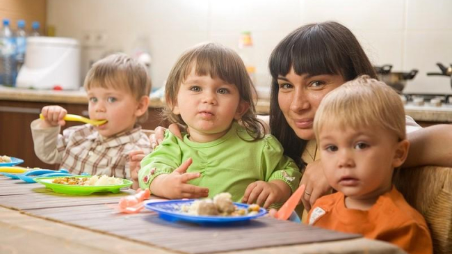 Почему бабушек заменяют нянями