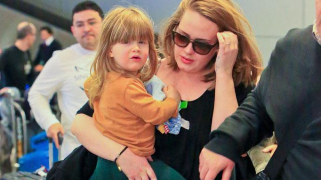 Адель рассказала об ужасе первых лет материнства и послеродовой депрессии