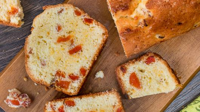 Chec de portocale și caise uscate