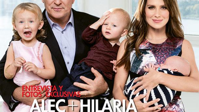 Алек Болдуин появился на обложке с женой и тремя детьми