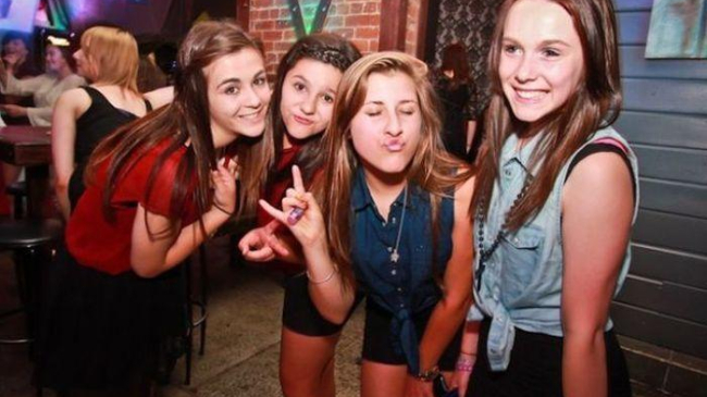 Părinții care vor permite copiilor să se plimbe noaptea vor fi sancționați