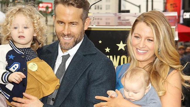 Райан Рейнольдс и Блейк Лайвли впервые вышли в свет вместе с детьми