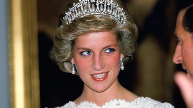 Tiara prințesei Diana a strălucit din nou la Palatul Buckingham. A purtat-o Kate Middleton