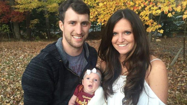 Пара в ожидании ребенка год скрывалась от родных, чтобы устроить им беби-сюрприз