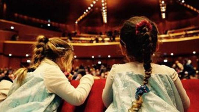 Развенчавшего миф о Деде Морозе итальянского дирижера выгнали из детского шоу