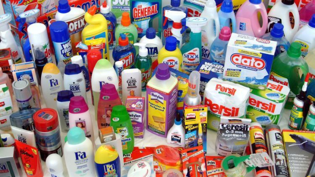 Produse de curățare și îngrijire pe care nu ar trebui să le amesteci niciodată